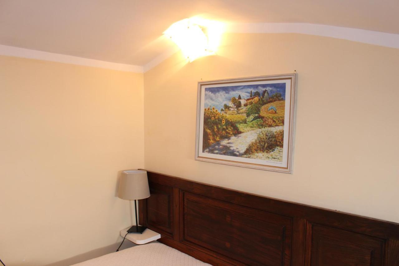 Red House Apartment Gubbio Luaran gambar
