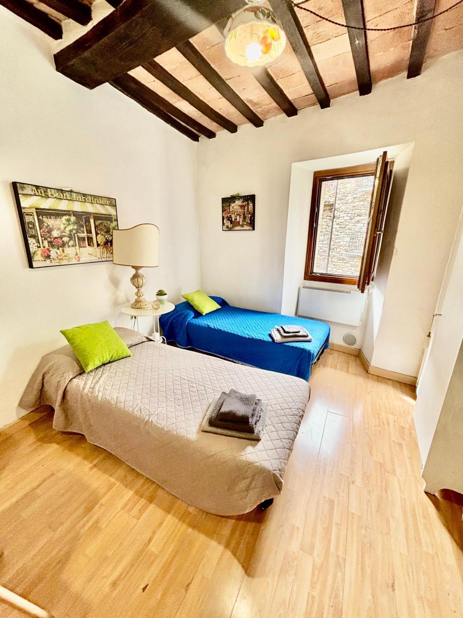 Red House Apartment Gubbio Luaran gambar
