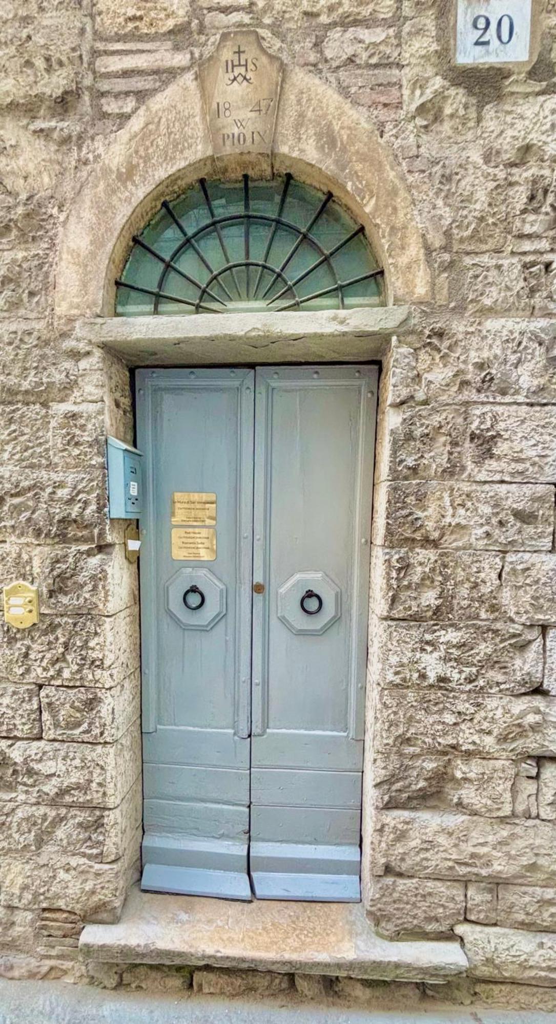 Red House Apartment Gubbio Luaran gambar